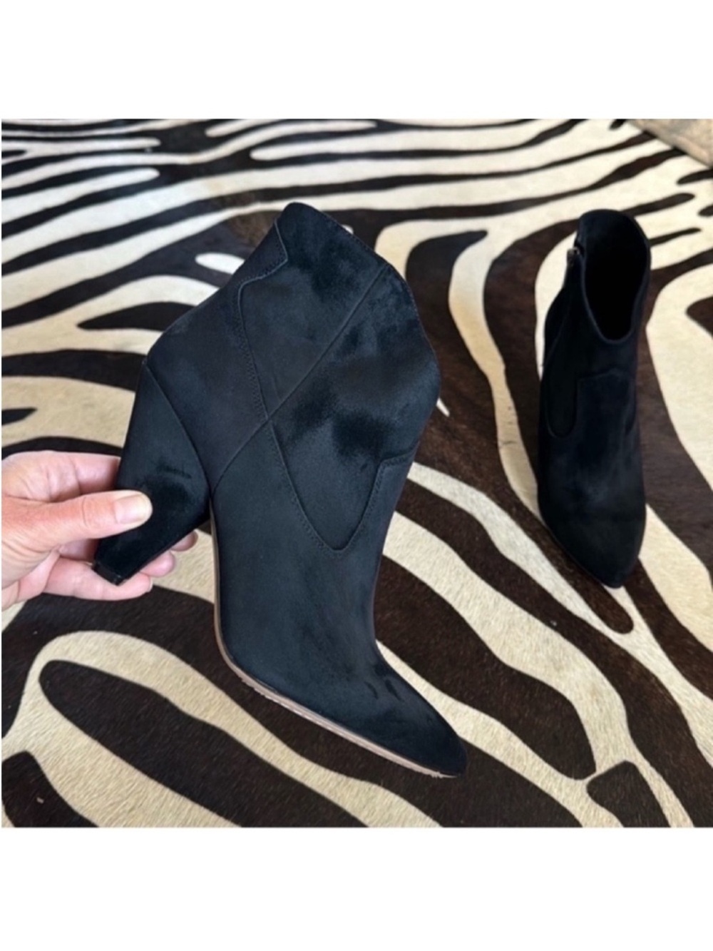 Vince Camuto Movinto Suede Leather Heeled Booties/Boots Sz 9.5 Black Pointy Toe